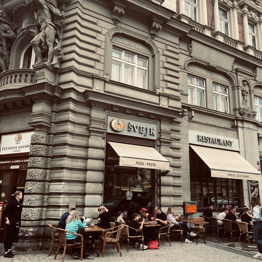 Švejkova kavárna Corner z venku
